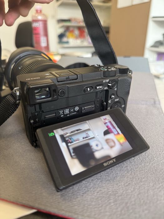 Безогледална камера Sony a6400 с обектив на sigma