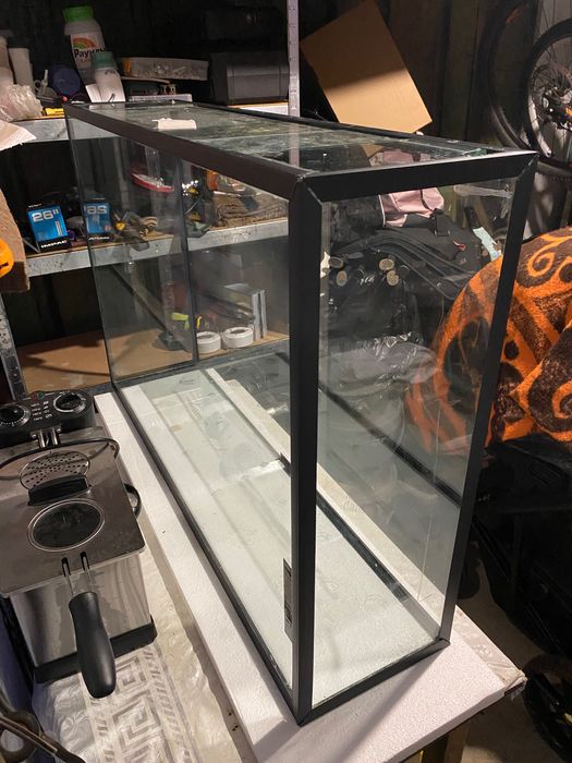 Продавам аквариум