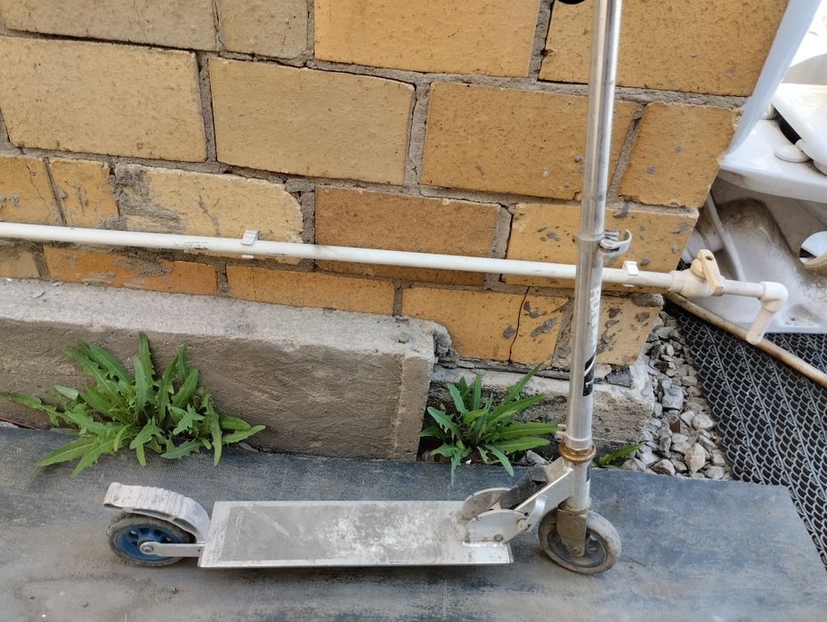 Продам самокат метелический