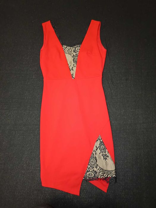 Червена къса рокля