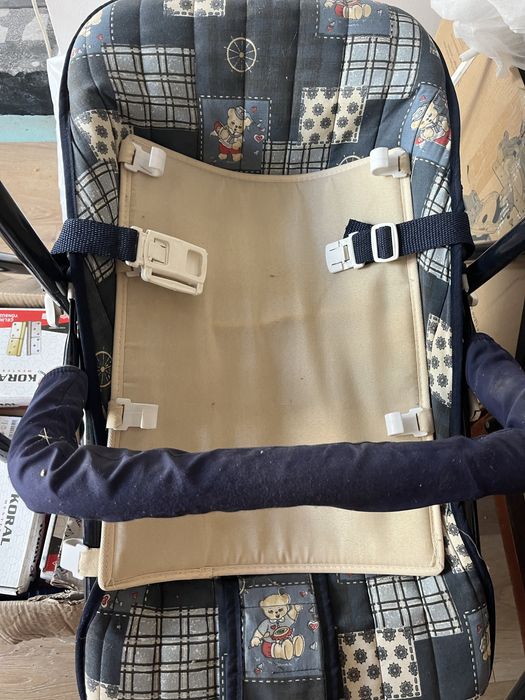 Детска люлка, подходяща за употреба на открито или закрито.