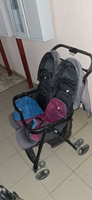 Двойная коляска старая