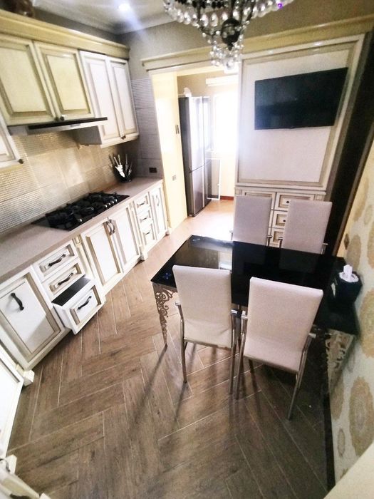 Аренда 4-комнатная квартира Метро Космонавтов с обстановкой