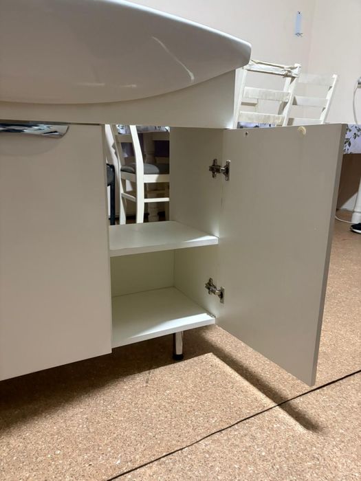 Раковина с тумбой для ванны