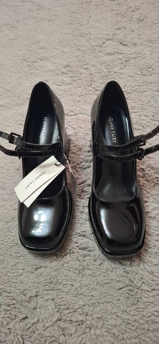 Дамски обувки чисто нови 37 номер подходящи да пролет и есен