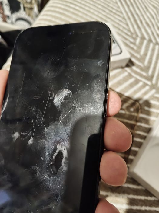 IPhone 15  заблокированный