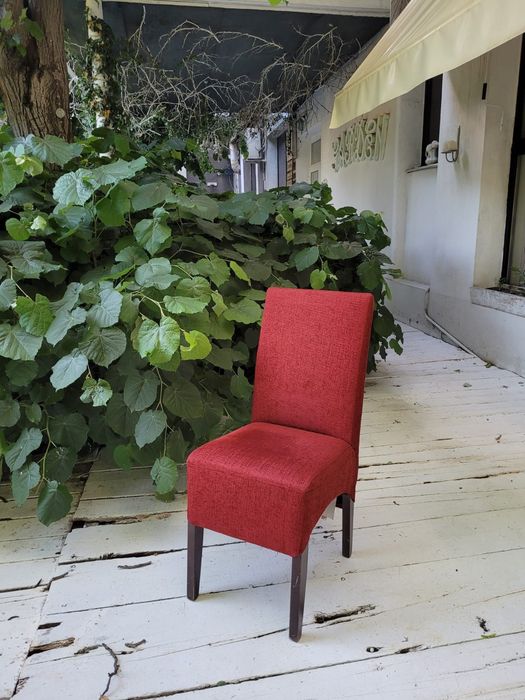 Scaun tapitat din lemn