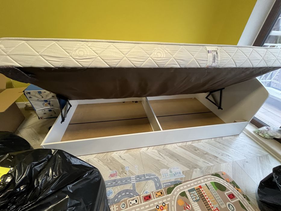 Единично легло 90/200 с ракла (място за съхранение) + с матрак Нани