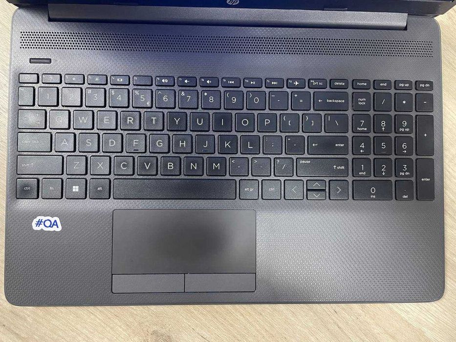 Laptop HP 250 G8
Processor: AMD Ryzen 5 5500U with Radeon Graphic 2.10