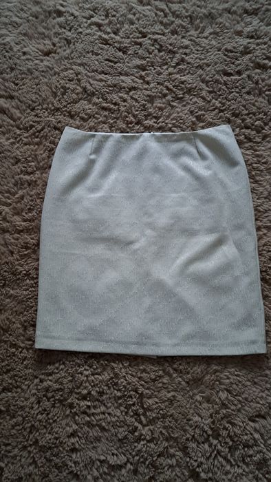 Costum fusta si bluza