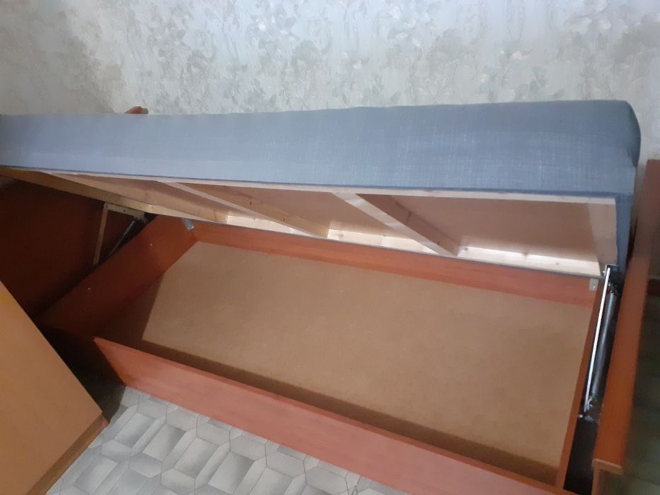 Продам кровать .