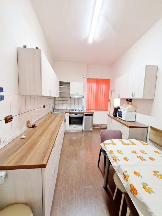 Proprietar vând apartament la casă cu curte comună