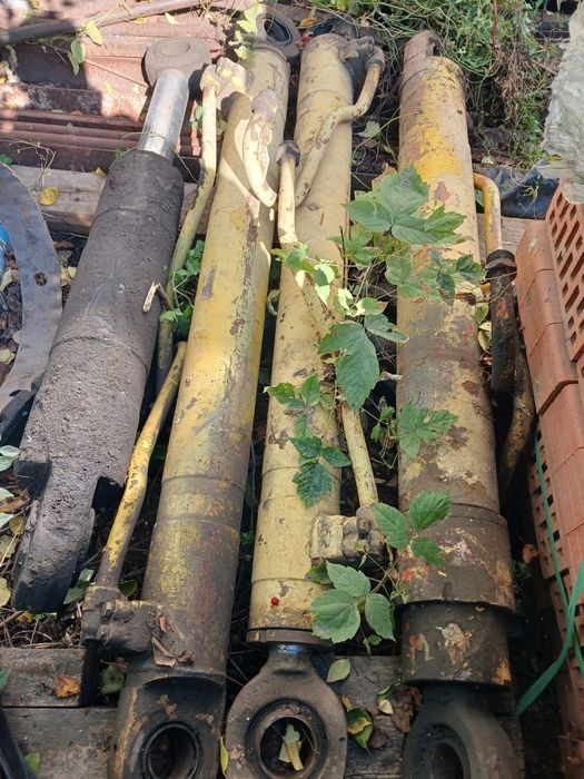 Продам запчасти  на экскаватор ек-12