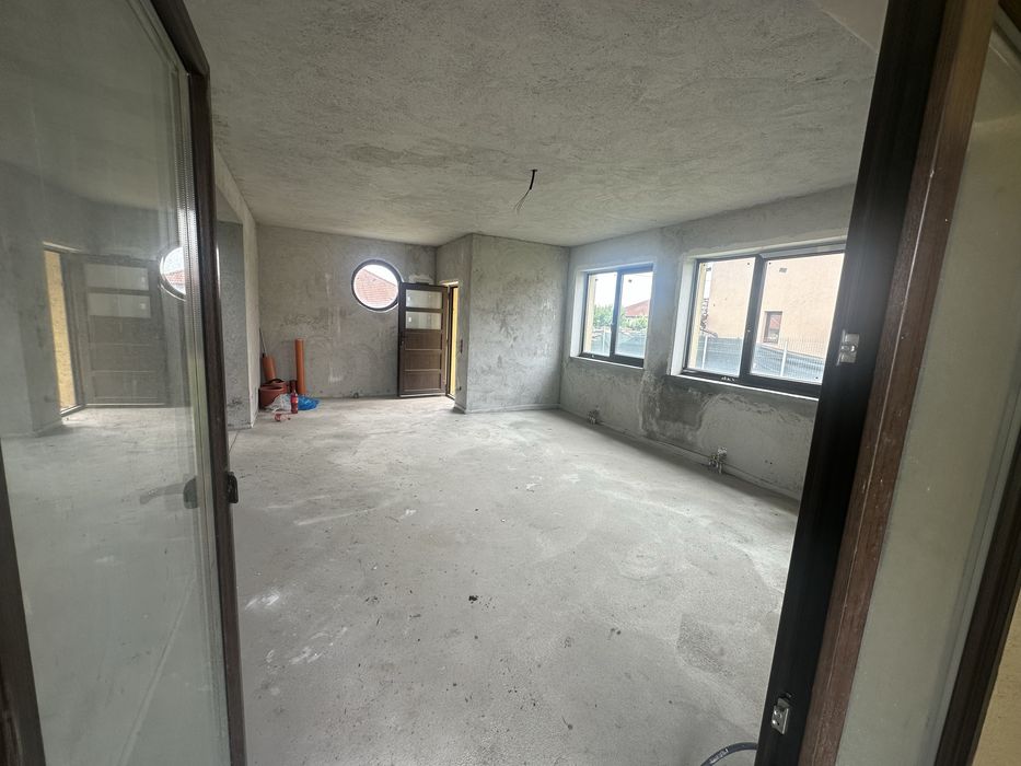 Casa tip duplex de vanzare