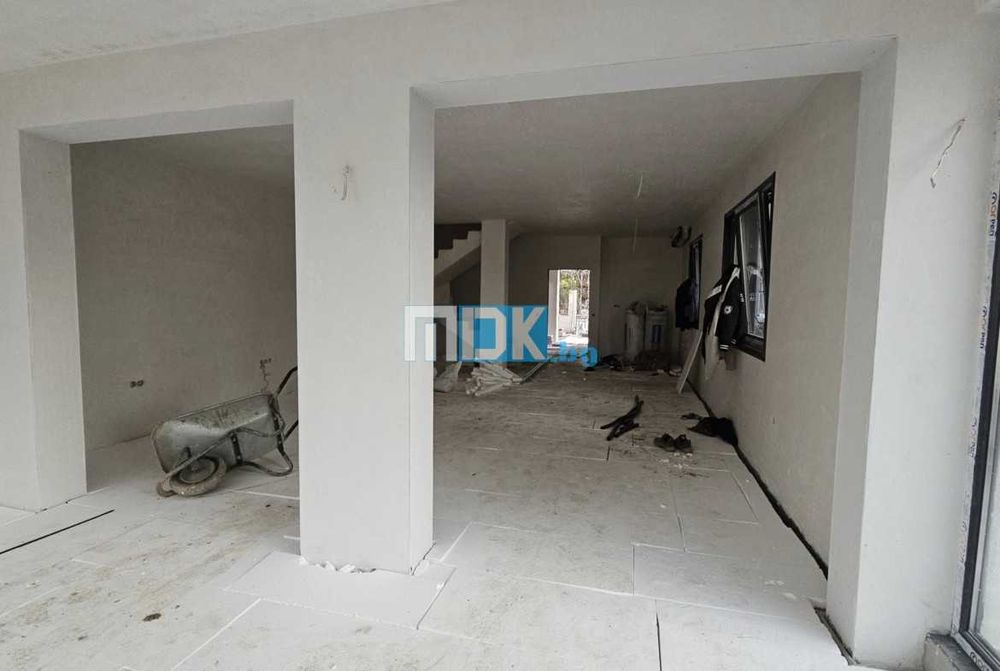 Двуетажна къща с 3 спални