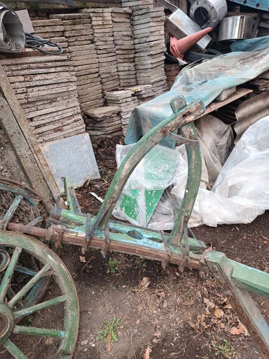 Разглобена и добре запазена каруца (без колела вече)