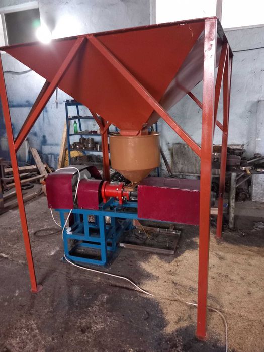 PRESE/ INSTALATII DE PRESARE LA RECE pentru ulei din floarea soarelui