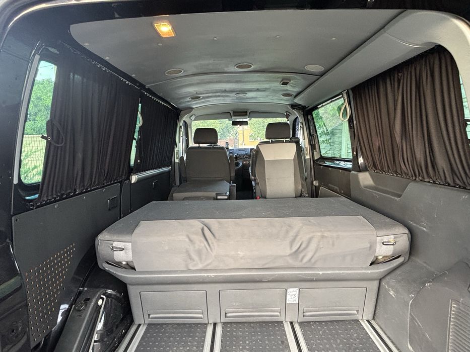 VOLKSWAGEN Multivan 0 — imagine 4