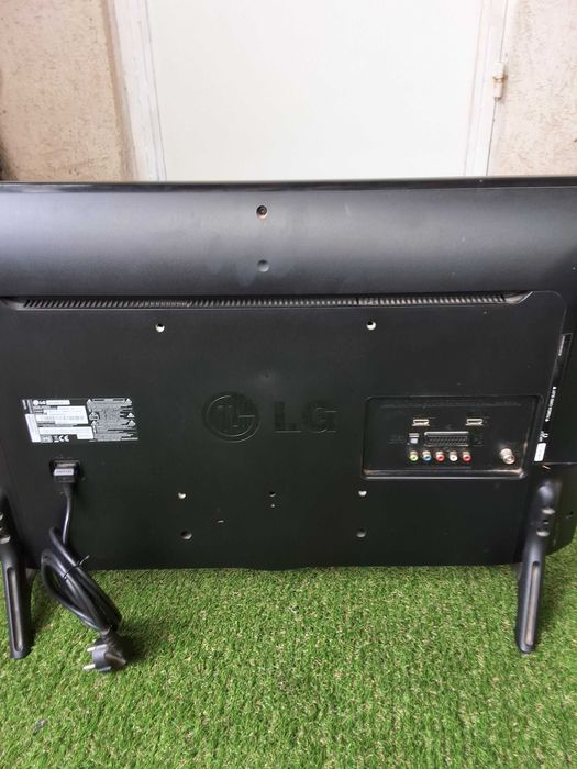 Televizor led olg  82 cm