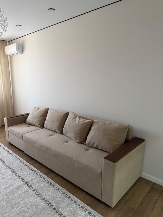 Продам диван новый , размер 300х45см, раскладывается