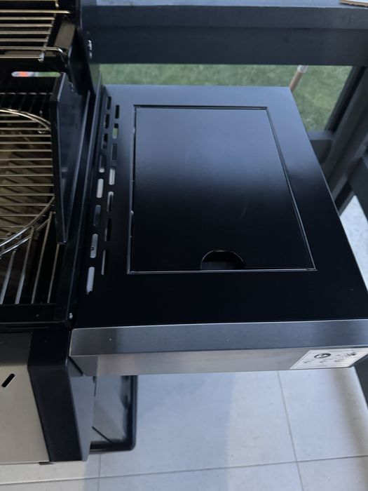 Grill  pe gaze inox