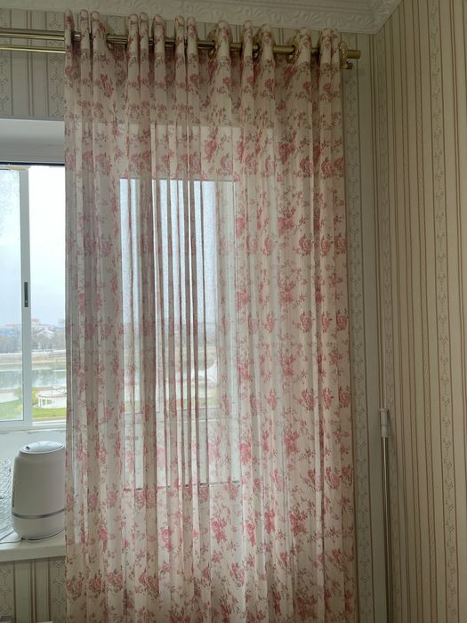 Продается ковер 4/2, дорожка 6, тюль 3