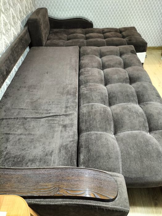 Продается диван для гостиной .