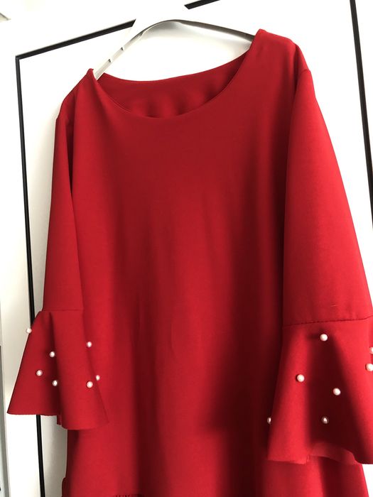 Продавам червена рокля