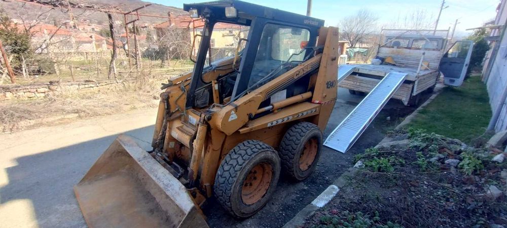 Услуги с Мини Багер; Мини Челен Товарач {Фадрома; Бобкат} и Самосвал