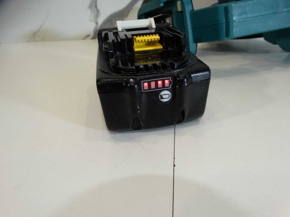 Makita DSC 102 - Акумулаторна машина за рязане на шпилки