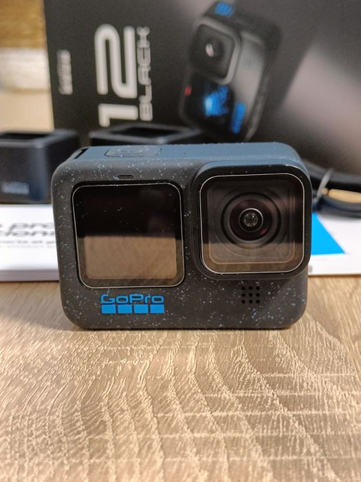 Gopro 12, воден калъф, 3 батерии, 2 зарядни и статив пълен комект .