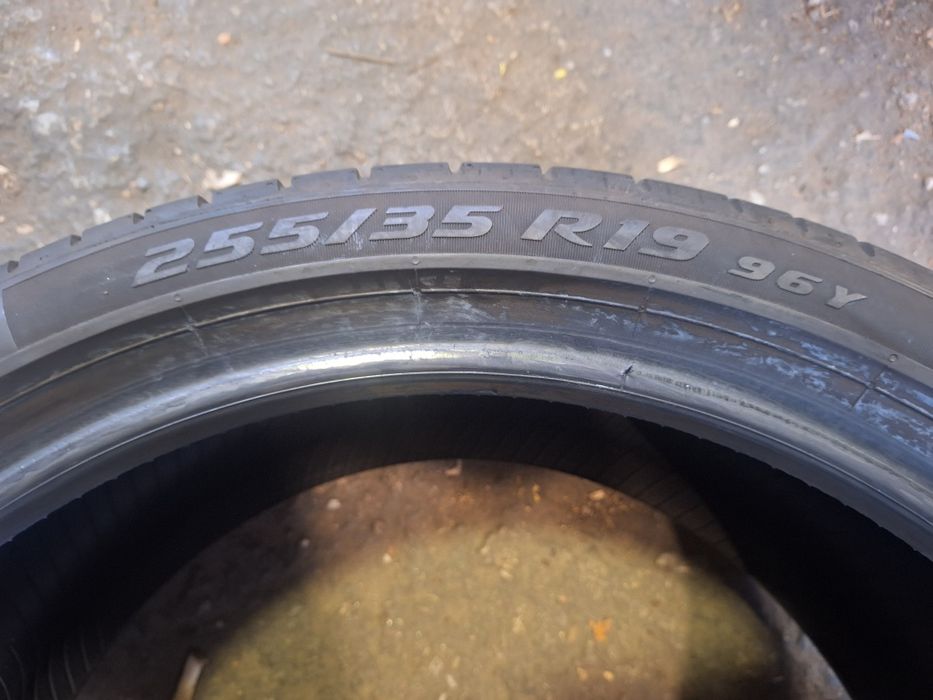 Anvelope Pireli 255/35/19[spate] și 225/40/19 [față]
