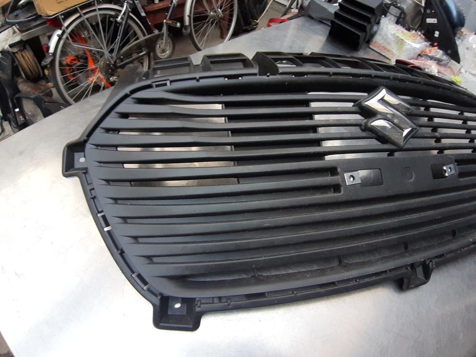 Решетка грил сузуки суифт Suzuki Swift 2019/25г