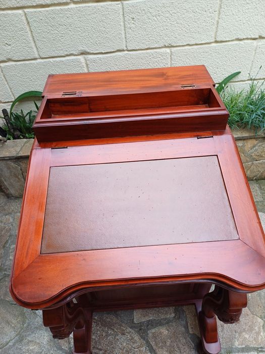 Красиво антично писалище