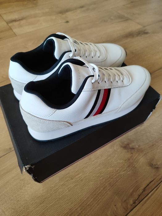 Tommy Hilfiger 44