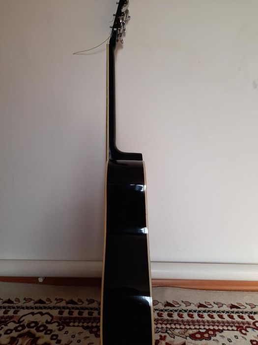 Продам гитару срочно