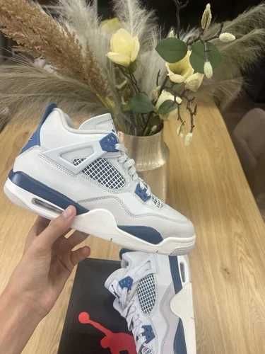 Sneakers Jordan4 Military Blue cu eticheta (nu Nike, Gucci, Adidas, Balenciaga)