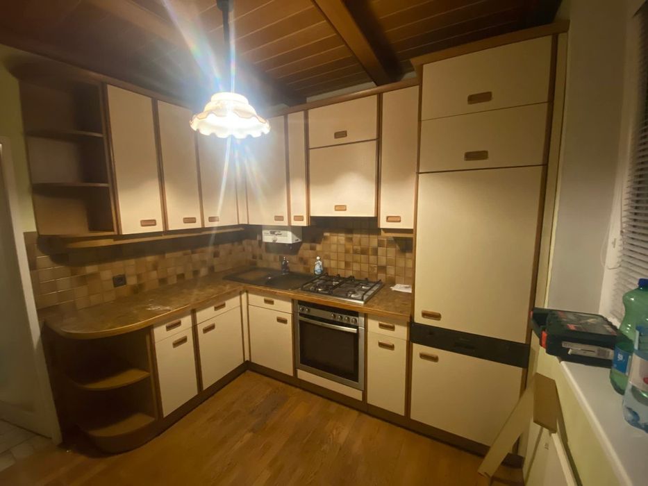 Mobila de bucătărie cu electrocasnice