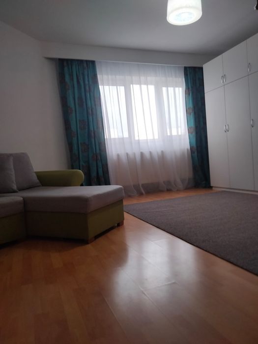 Inchiriez apartament