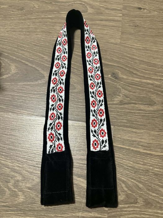 Мънистен.     колан