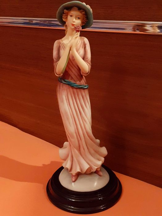 Две фигури The Leonardo Collection