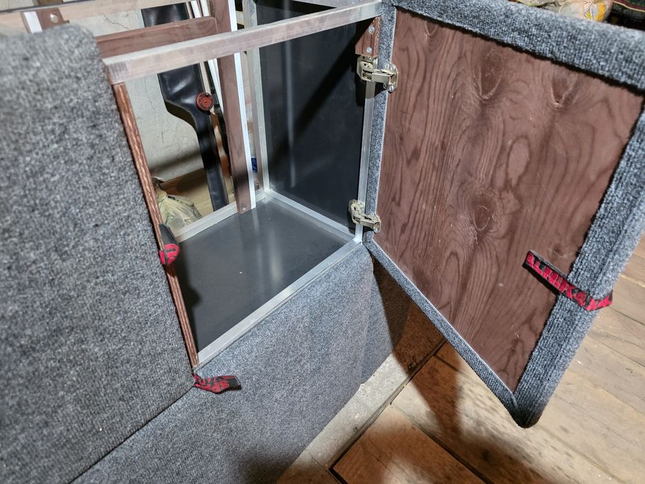 Полка мицубиси делика.