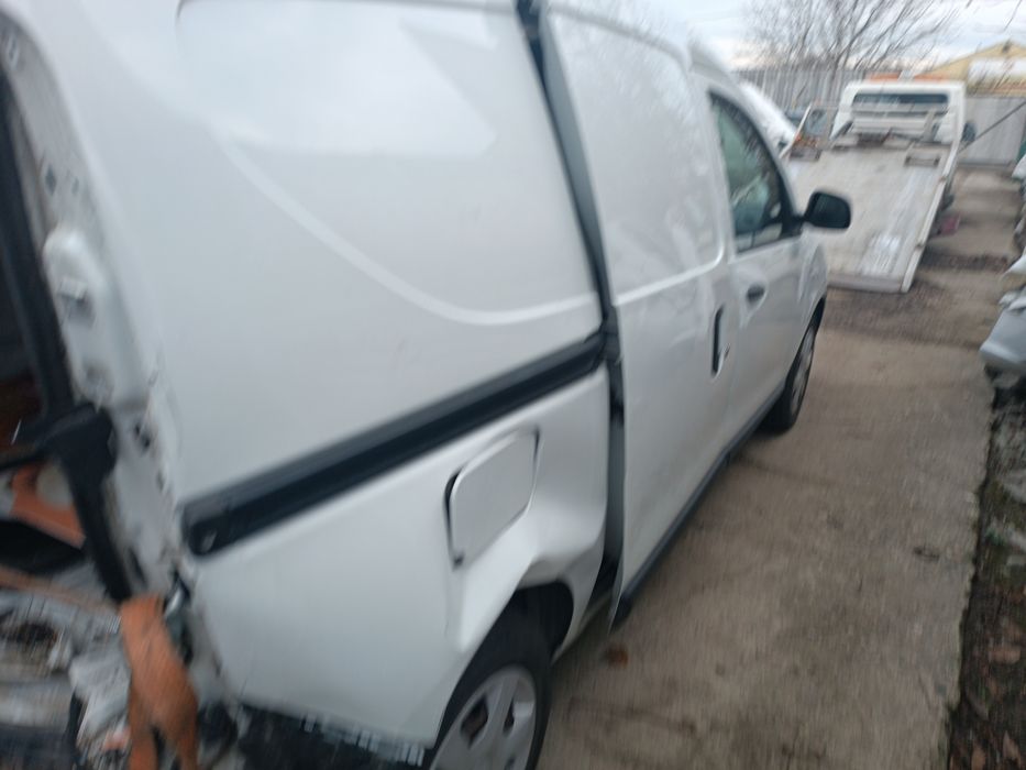 Дачия Дъстър 1.6 бензин газ на части