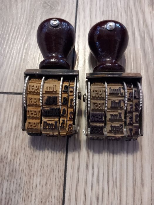 Vand Stampila cu Data Vintage