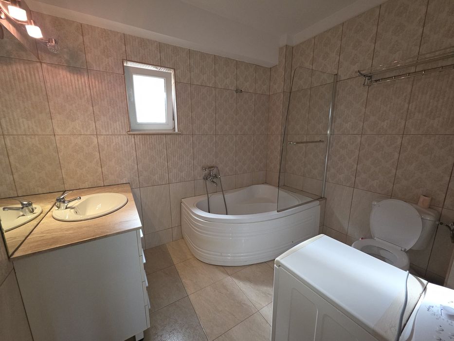 Aparrament cu doua canere foarre spatios in bloc nou in Tudor Vlad.