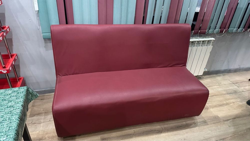 Бильярдные столы , диваны