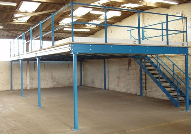 Подиум разделение из металлоконструкций