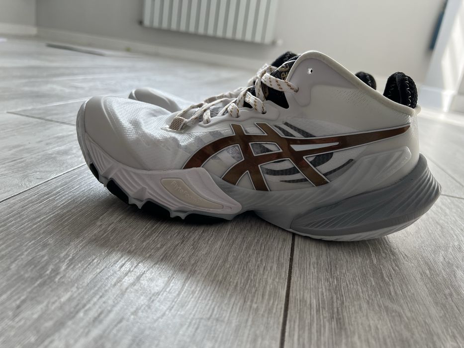 кроссовки asics