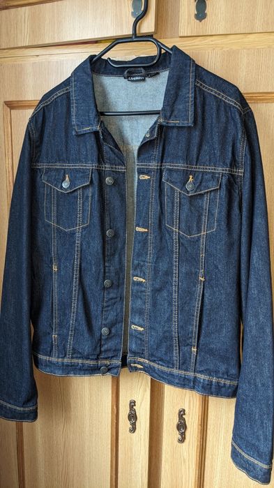 Geaca de blugi ca nouă purtata de cîteva ori este potrivită pentru cineva cu  înalțimea de 1.75 .preț 80 llei prețul este fix