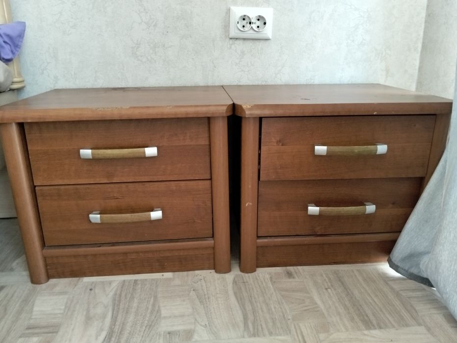Продаются комод, трюмо с зеркалом, тумбочки, ту